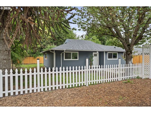 8923 Se CLINTON St, Portland, OR 97266