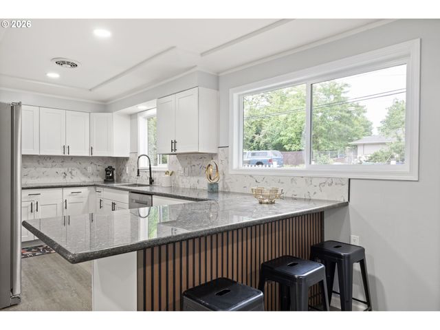 8923 Se CLINTON St, Portland, OR 97266
