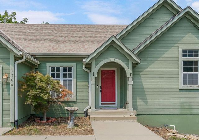 1704 Hunter Drive, Olathe, KS 66061