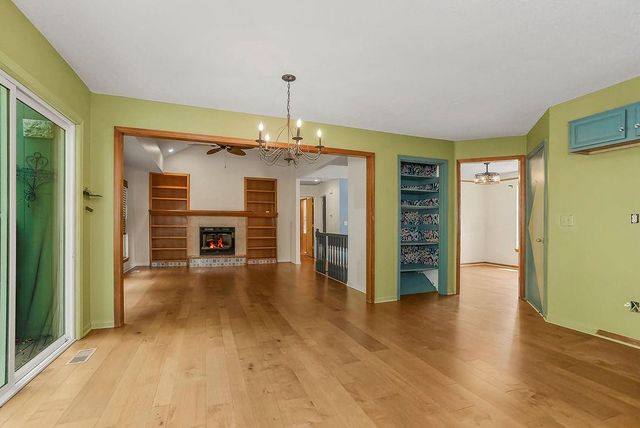 1704 Hunter Drive, Olathe, KS 66061