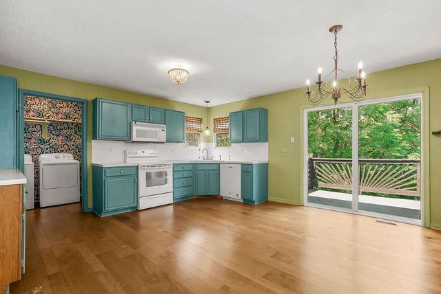 1704 Hunter Drive, Olathe, KS 66061