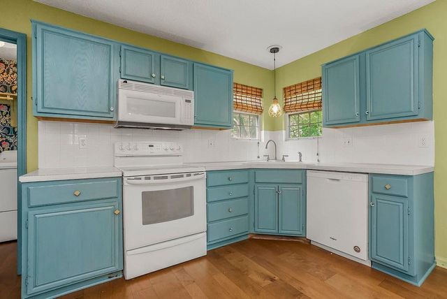 1704 Hunter Drive, Olathe, KS 66061