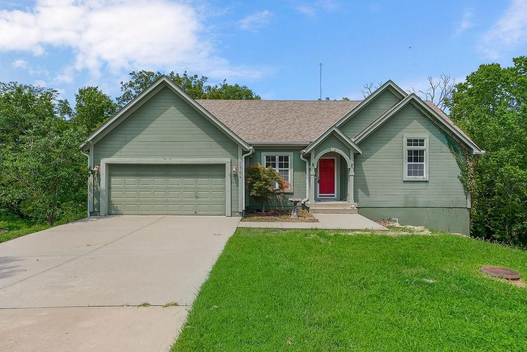 1704 Hunter Drive, Olathe, KS 66061