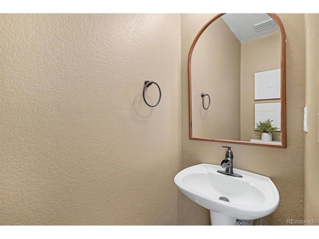 2537 E Nichols Cir, Centennial, CO 80122