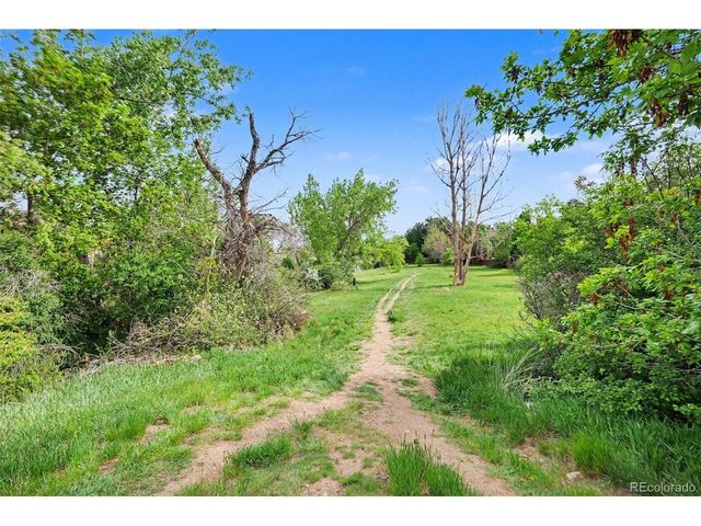 2537 E Nichols Cir, Centennial, CO 80122