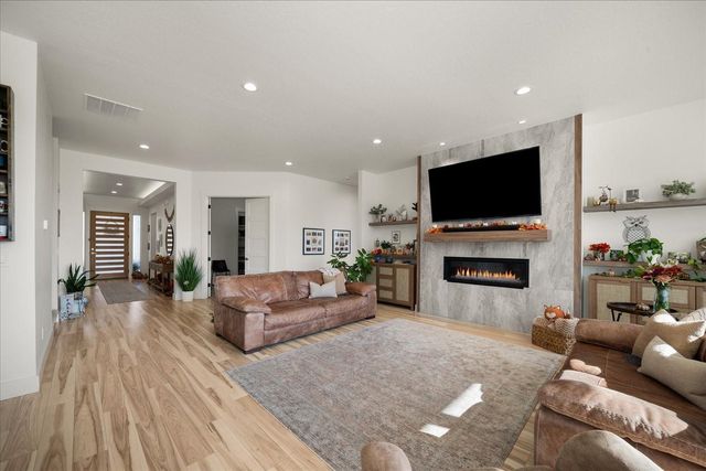 18006 E Apollo Rd, Greenacres, WA 99016