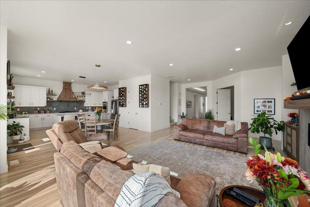 18006 E Apollo Rd, Greenacres, WA 99016