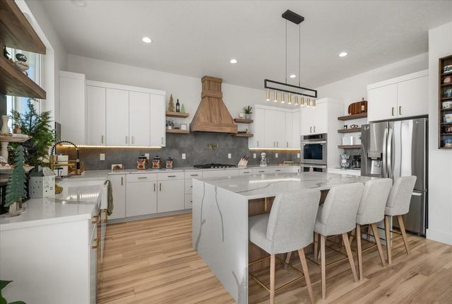 18006 E Apollo Rd, Greenacres, WA 99016