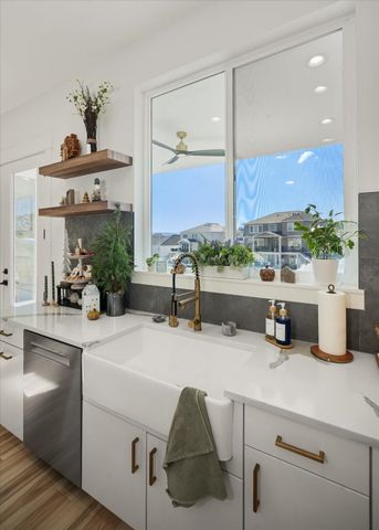 18006 E Apollo Rd, Greenacres, WA 99016