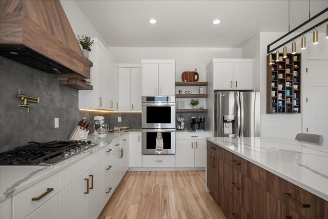 18006 E Apollo Rd, Greenacres, WA 99016