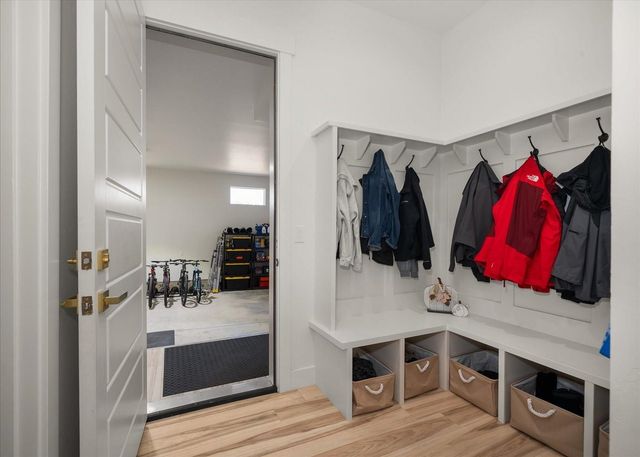 18006 E Apollo Rd, Greenacres, WA 99016