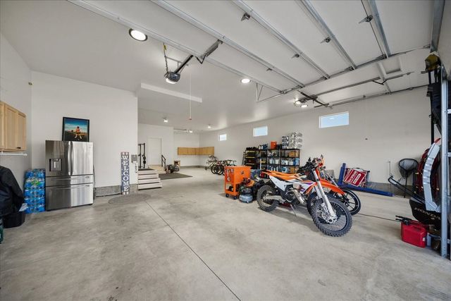 18006 E Apollo Rd, Greenacres, WA 99016