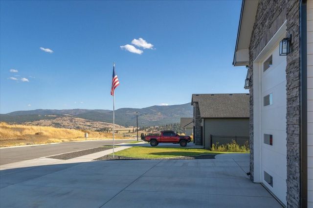 18006 E Apollo Rd, Greenacres, WA 99016