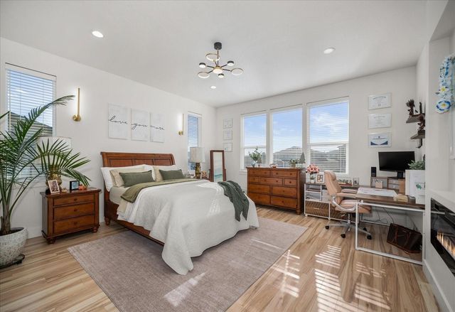 18006 E Apollo Rd, Greenacres, WA 99016