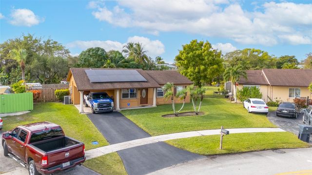 7822 SW 7th Ct, North Lauderdale, FL 33068