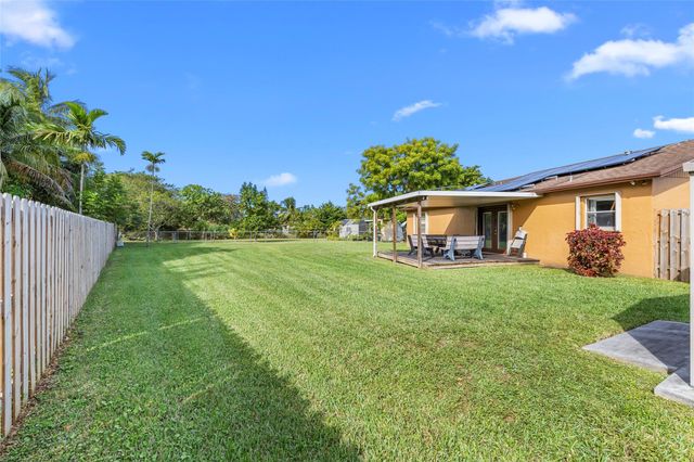 7822 SW 7th Ct, North Lauderdale, FL 33068