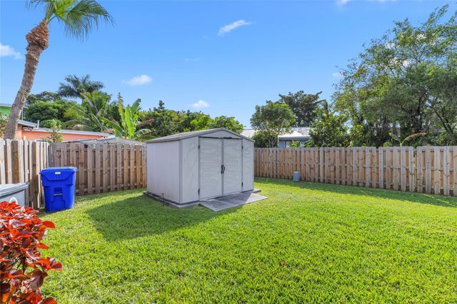7822 SW 7th Ct, North Lauderdale, FL 33068
