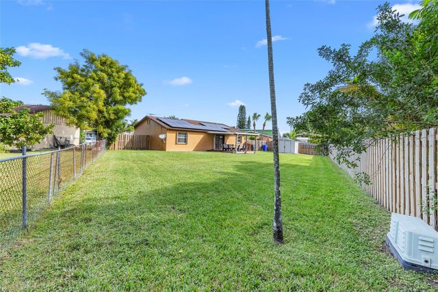 7822 SW 7th Ct, North Lauderdale, FL 33068