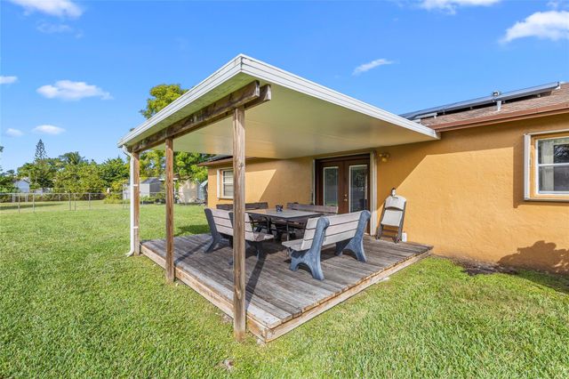 7822 SW 7th Ct, North Lauderdale, FL 33068