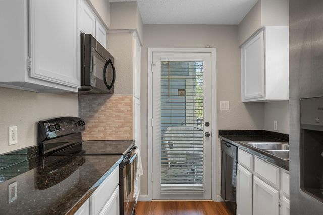 3111 Tom Green ST 208, Austin, TX 78705