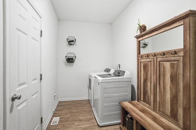 8658 Valley Forge Way, Lowell, IN 46356