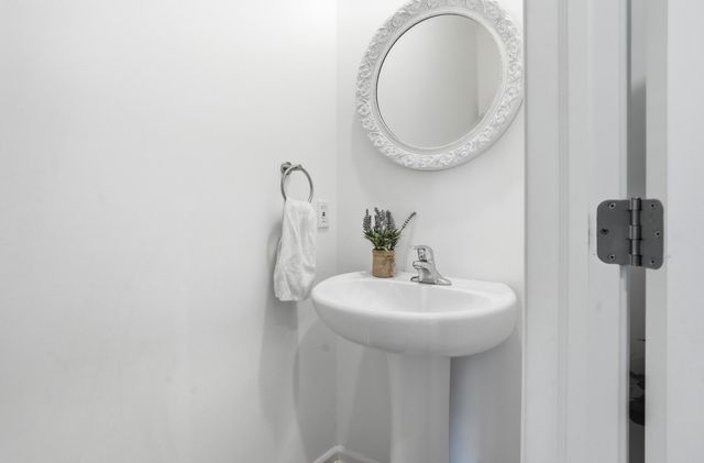 8658 Valley Forge Way, Lowell, IN 46356