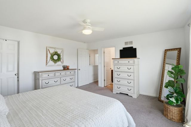 8658 Valley Forge Way, Lowell, IN 46356