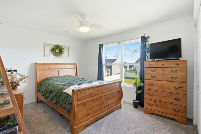 8658 Valley Forge Way, Lowell, IN 46356