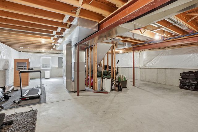 8658 Valley Forge Way, Lowell, IN 46356