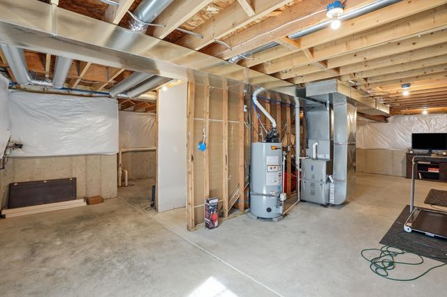 8658 Valley Forge Way, Lowell, IN 46356