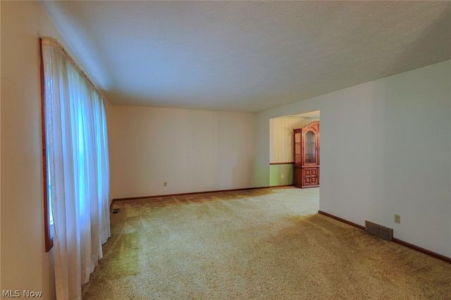 1821 Hiram Street, Louisville, OH 44641