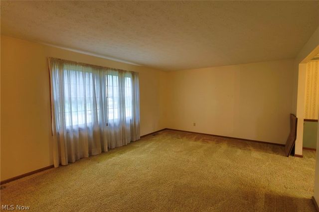 1821 Hiram Street, Louisville, OH 44641