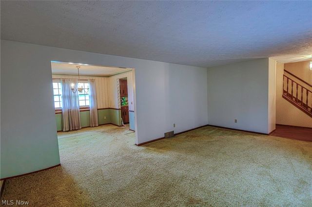 1821 Hiram Street, Louisville, OH 44641