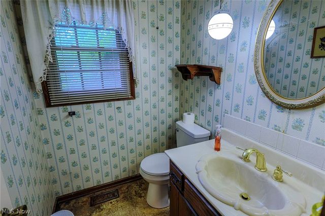 1821 Hiram Street, Louisville, OH 44641