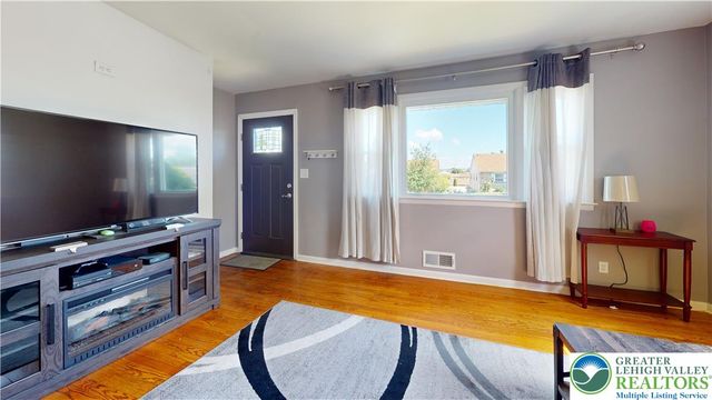 1404 East Highland Street, Allentown City, PA 18109