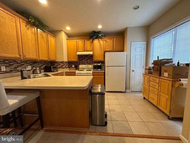 8935 SINGLELEAF CIR, Lorton, VA 22079