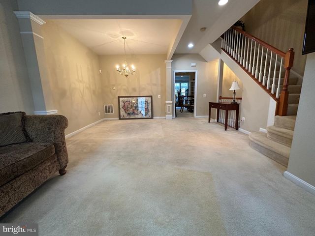 8935 SINGLELEAF CIR, Lorton, VA 22079