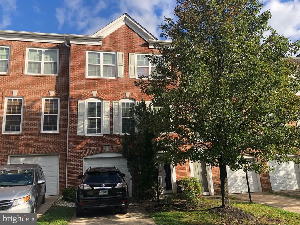 8935 SINGLELEAF CIR, Lorton, VA 22079