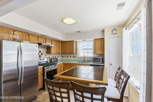 129 Hamlet Court, Toms River, NJ 08753