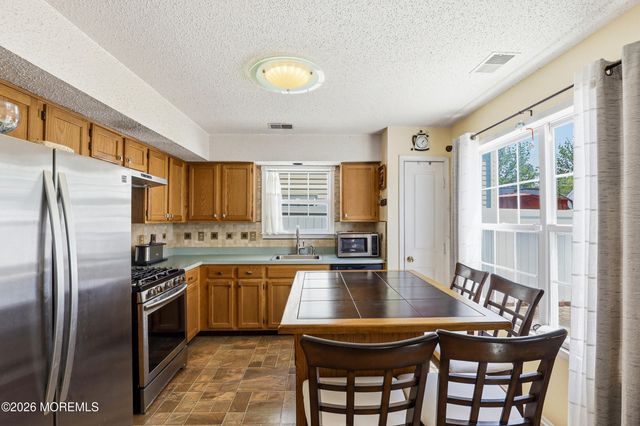 129 Hamlet Court, Toms River, NJ 08753