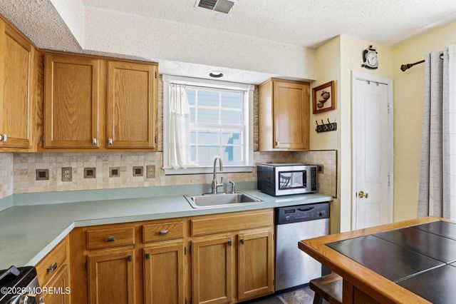 129 Hamlet Court, Toms River, NJ 08753