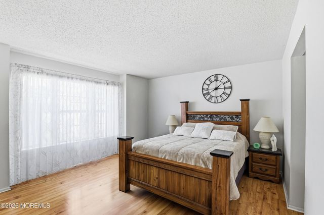 129 Hamlet Court, Toms River, NJ 08753