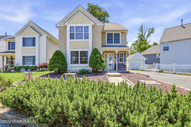 129 Hamlet Court, Toms River, NJ 08753
