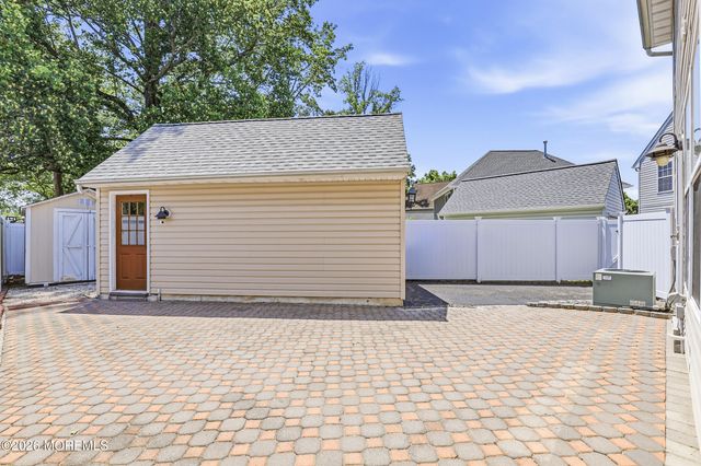 129 Hamlet Court, Toms River, NJ 08753