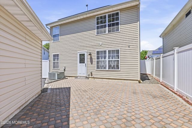 129 Hamlet Court, Toms River, NJ 08753