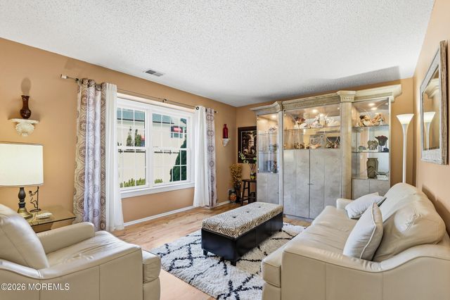 129 Hamlet Court, Toms River, NJ 08753