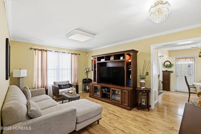 129 Hamlet Court, Toms River, NJ 08753