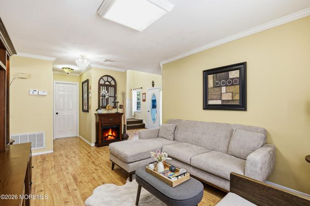 129 Hamlet Court, Toms River, NJ 08753