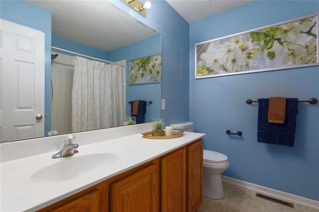 625 Midjay Drive, Liberty, MO 64068