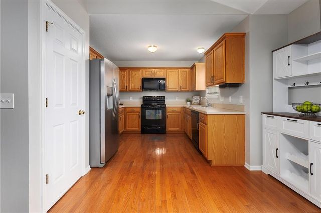625 Midjay Drive, Liberty, MO 64068